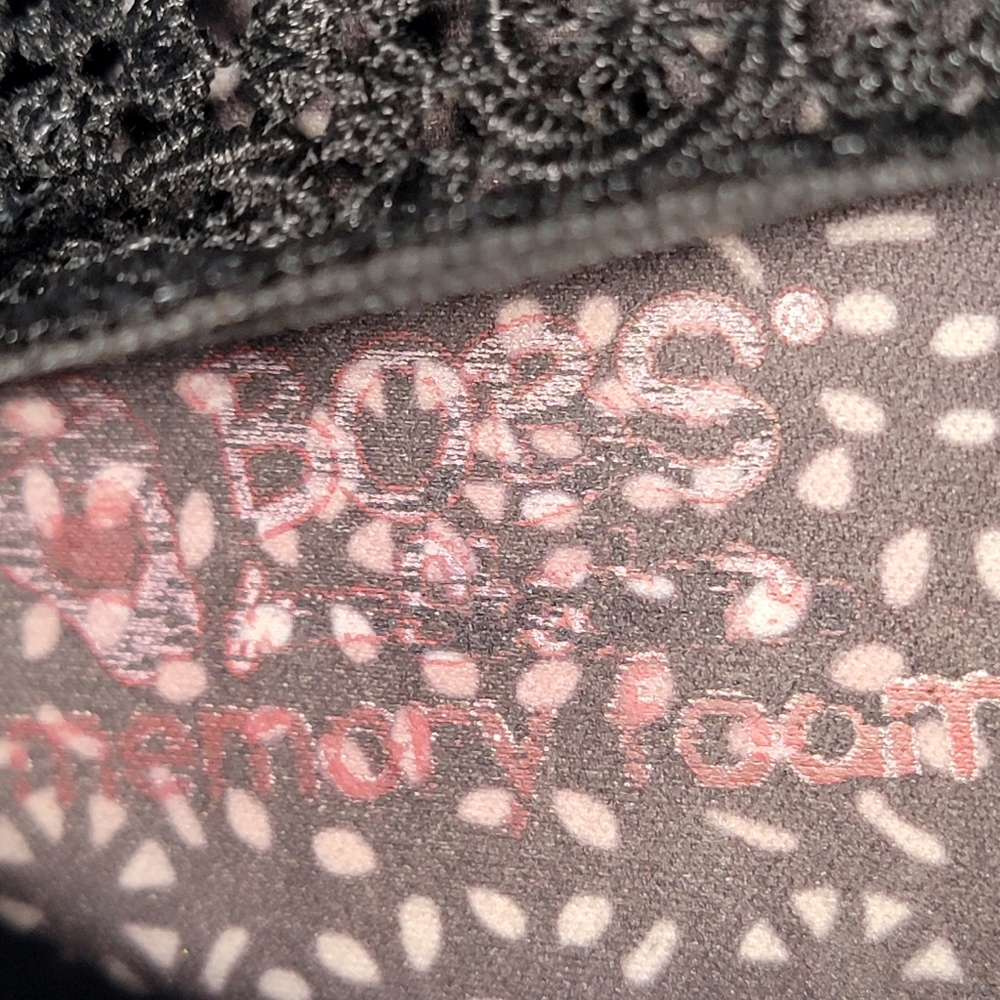 Bobs size 9 lace style embroidery designs and elastic for easy removal and wear. - Picture 6 of 9